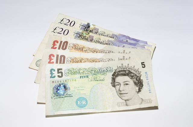 Funty brytyjskie - banknoty - 20, 10, 5 